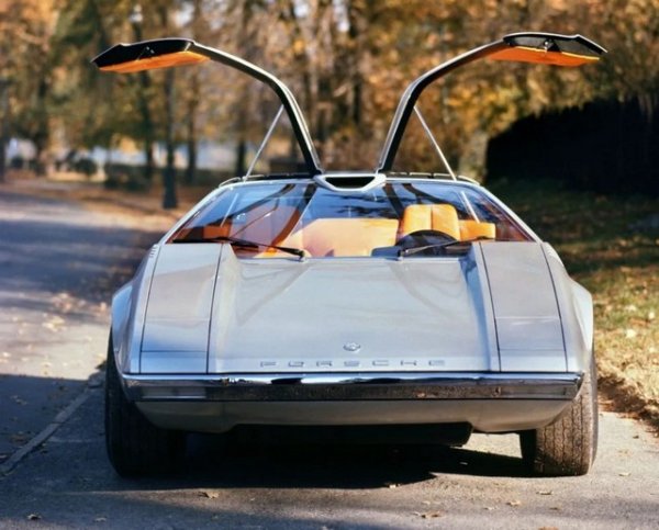 На Джорджето Джуджаро се приписва създаването на тази необичайна концепция на Porsche за автомобилното изложение в Торино през 1970 г. Автомобилът е базиран на шасито 914 и се задвижва от 2,4-литров 6-цилиндров боксер с максимална мощност 220 к.с. с. (при 7800 оборота в минута).

Има версия, че колата е била запалена по време на тестовете, а останките й се намират в музея Giugiaro в Италия. Най-впечатляващото на модела са вратите тип &bdquo;крило на чайка&ldquo; и същият тип панели, които дават достъп до двигателя и малкото багажно отделение.